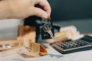 Escrow explained: the two meanings buyers confuse